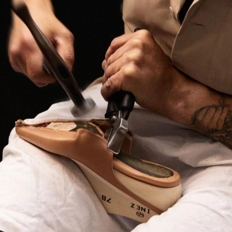 Material confirmation and sample revision evidence for footwear and handbags