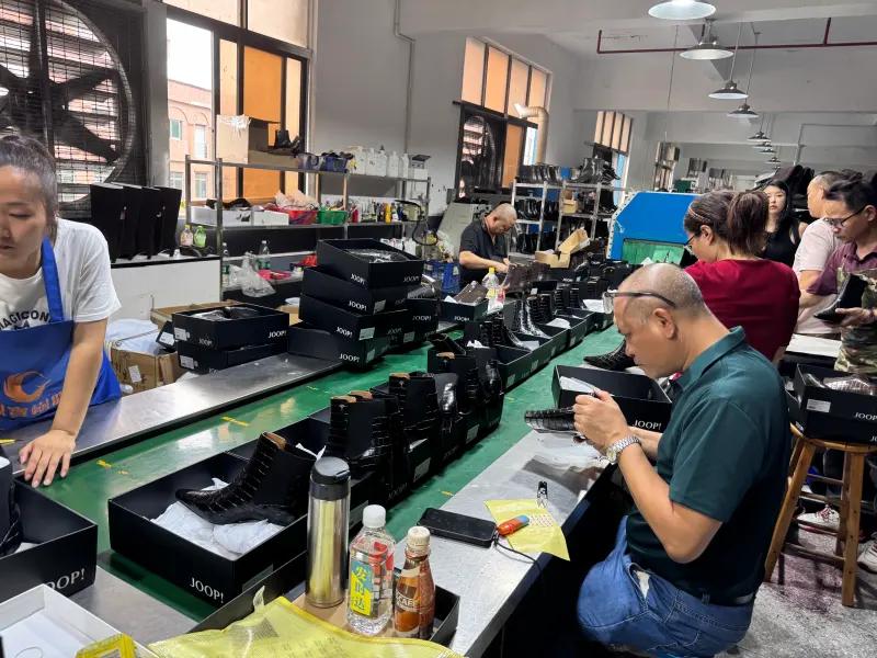Fabrication et contrôle de la production de chaussures