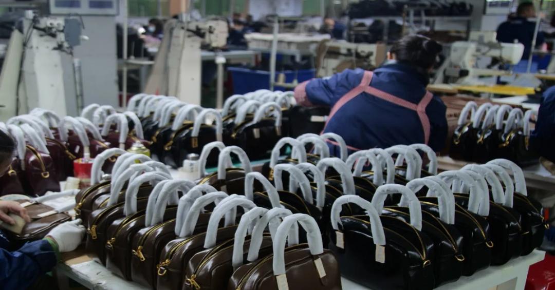 What Questions Should You Ask Before Working With a Bag Manufacturer?
