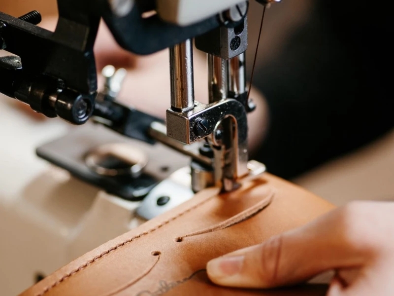 Italian-inspired craftsmanship wallet manufacturing - XINZIRAIN Italian-inspired craftsmanship wallet manufacturing - XINZIRAIN