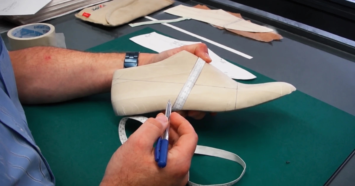 From Sketch to Global Retail: The Strategic Roadmap for Partnering with a Custom Shoe Manufacturer From Sketch to Global Retail: The Strategic Roadmap for Partnering with a Custom Shoe Manufacturer