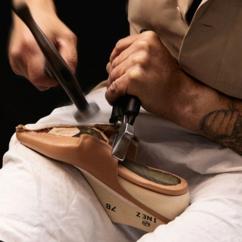 Why brands choose custom sandal manufacturer services